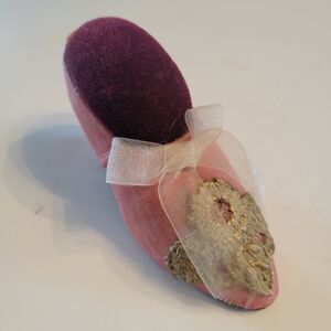 RUSS ANTUQUE PINCUSHION SHOE